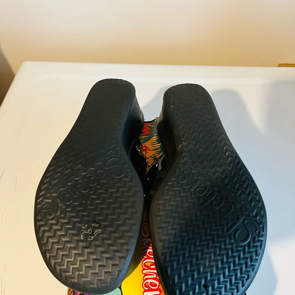 Sketchers sandals - Picture 2 of 4